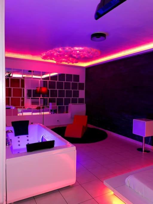 Jeu De Regards - Jacuzzi/Balneo Apartment Courcouronnes Екстериор снимка